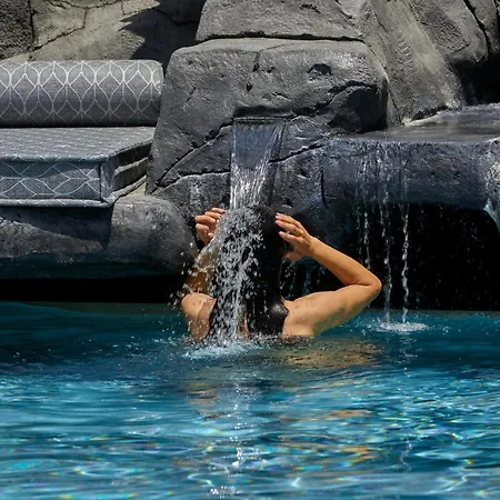 Mountain And Sea Lejlighedshotel 4*