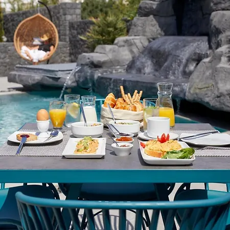 Mountain And Sea Aparthotel 4*