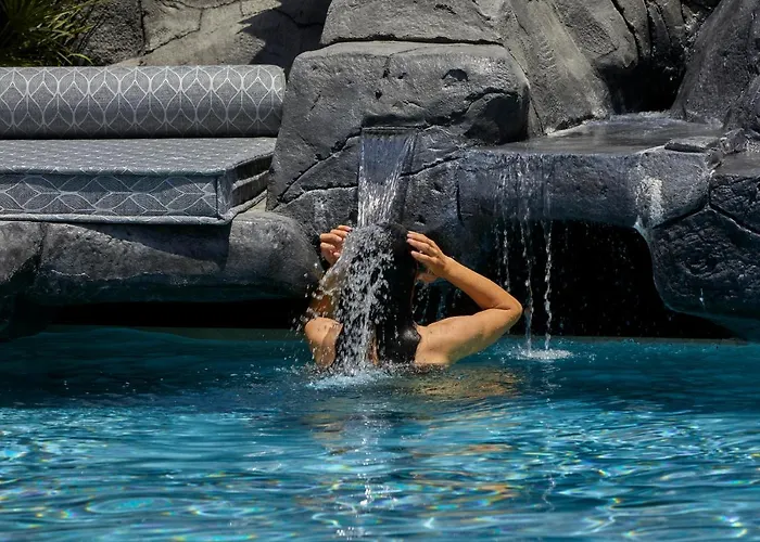 Mountain And Sea Aparthotel 4*